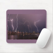 Blitze treffen die höchsten Gebäude Manhattans Mousepad (Mit Mouse)