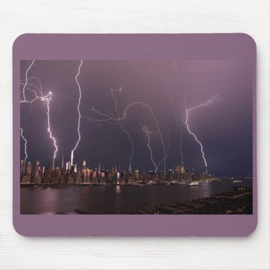 Blitze treffen die höchsten Gebäude Manhattans Mousepad (Vorne)