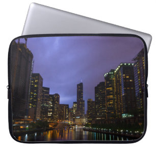 Blitze über dem Fluss Chicago Laptopschutzhülle