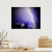 Blitze unter einem dunklen blauen Himmel Poster (Küche)