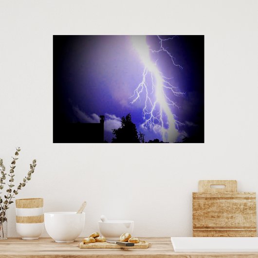 Blitze unter einem dunklen blauen Himmel Poster (Küche)