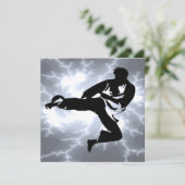 Blitzende männliche Kampfkunst Einladung in Silber (Stehend Vorderseite)