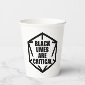 BLM Black Lives sind kritisch [B&W] Pappbecher (Rückseite)