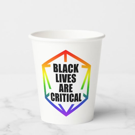 BLM Schwarze Leben sind kritisch [LGBTQ+] Pappbecher (Vorderseite)