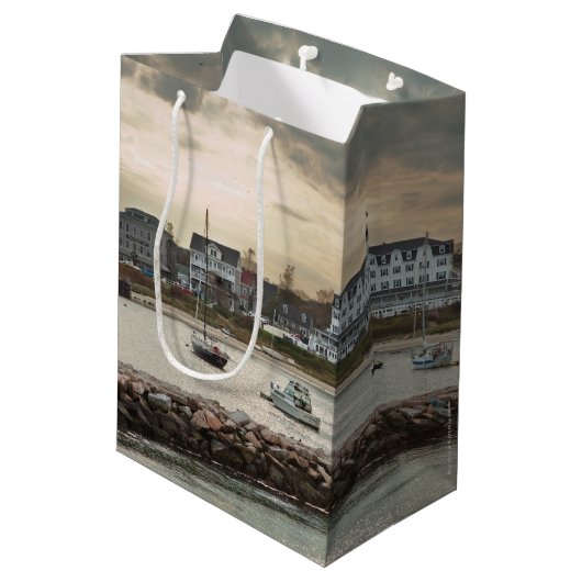 Block Island, Rhode Island Mittlere Geschenktüte (Rückseite Schrägansicht)