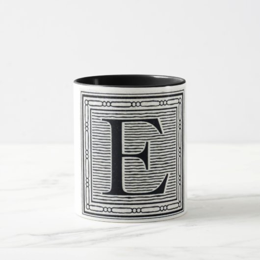 Blockbuchstabe "E" Holzschnitt Holzblock-Urschrift Tasse (Zentrum)