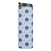 Blockdruckgebundene Blume blau Thermosbecher (Nach rechts gedreht)