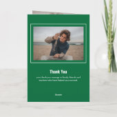 Blöcke eines grünen Drei-Foto-Abschlusses Einladung (Rückseite)