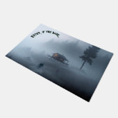 Blockhütte am Spuk See Fußmatte (Schrägansicht)