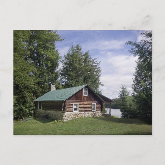 Blockhütte in den Kiefern Postkarte (Vorderseite)