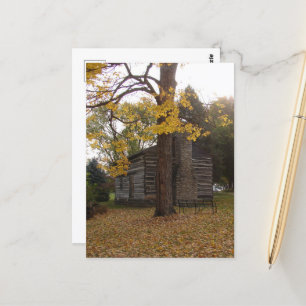 Blockhütte in Washington, Iowa im Herbst mit Baum Postkarte