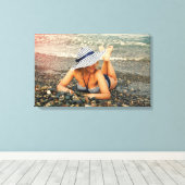 Blond Frau am Strand Leinwanddruck (Insitu (Holzboden))