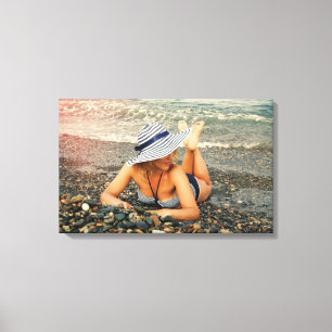 Blond Frau am Strand Leinwanddruck