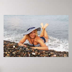 Blond Frau am Strand Poster
