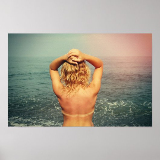 Blond Frau am Strand Poster (Vorne)