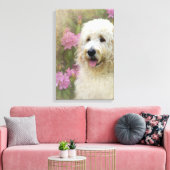Blond Goldendoodle Hund im Garten Leinwanddruck (Insitu (Wohnzimmer))