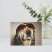 Blond Labrador Retriever mit Sonnenbrille Postkarte (Stehend Vorderseite)