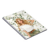 Blond trug Blumen im Haar Notizblock (Rechte Seite)