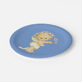 Blonde Angel Baby mit Schmetterling. Pappteller (Schrägansicht)