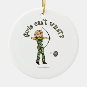 Blonde Archery in Camouflage Keramikornament