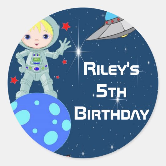 Blonde Astronaut Boy Gastgeschenk Labels Runder Aufkleber (Vorderseite)