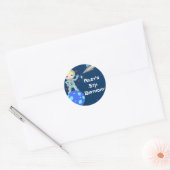 Blonde Astronaut Boy Gastgeschenk Labels Runder Aufkleber (Umschlag)