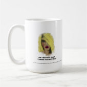 Blonde Bombshell Frau leiht sich einen Kuss Kaffeetasse (Links)