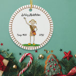 Blonde Brownie Girl Scouting Brown Sunray Keramikornament<br><div class="desc">Für diese niedliche,  blonde,  bräunliche,  in Ponytails mit brauner Uniform und brauner Sash,  roter Kekskasten,  stehend im Grasschwingen,  personalisierbarer Name,  Truppennummer und Jahr. Ein braunes Sonnenstrahl umschließt das Ornament.</div>