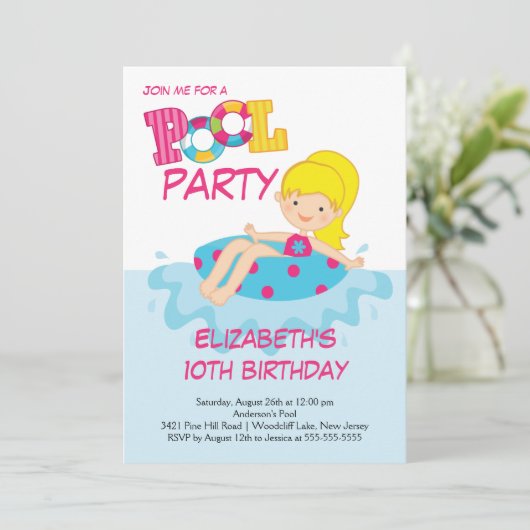 Blonde Girl Birthday Sommerpool Party Einladung (Stehend Vorderseite)