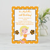 Blonde Girl Orange Black Cheerleader Einladungen (Stehend Vorderseite)