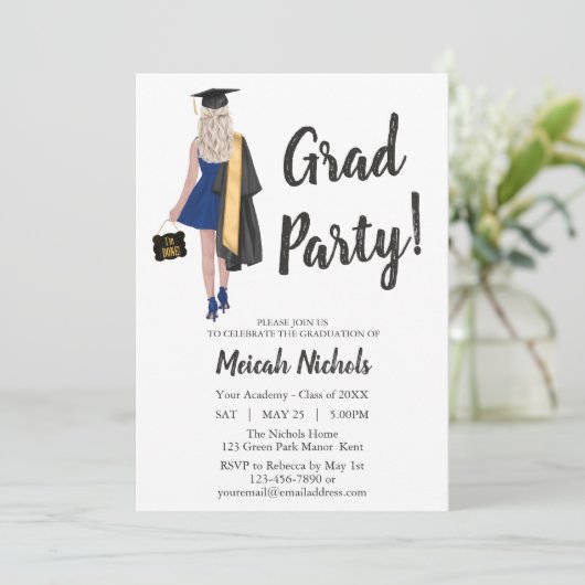 Blonde Hair Abschluss Uni Uni Girl Trendy Einladung (Stehend Vorderseite)