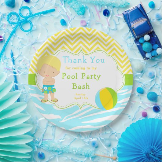 Blonde Hair Boy Pool Party Bash Party Pappteller (Party)