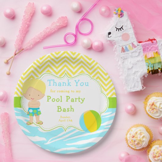 Blonde Hair Boy Pool Party Bash Party Pappteller (Party)