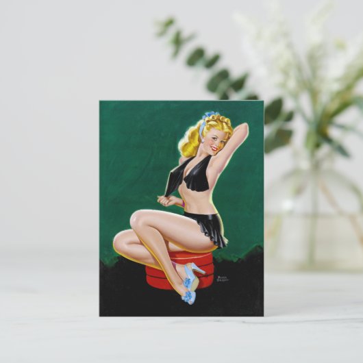 Blonde in Blue Slippers Button hoch Postkarte (Stehend Vorderseite)