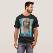 Blonde in einem Bikini-Unterwasser-T - Shirt (Vorne ganz)
