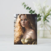 Blonde in einer Gold Dress Postkarte (Stehend Vorderseite)
