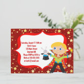 Blonde Jungen-Magier-Geburtstags-Party Einladung (Stehend Vorderseite)