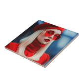 Blonde Lady in Rot Fliese (Seite)