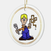 Blonde männliche Klempner mit Kupferrohren zum Orn Keramik Ornament (Links)