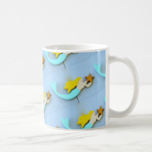 blonde Meerjungfrauen steigende Tasse