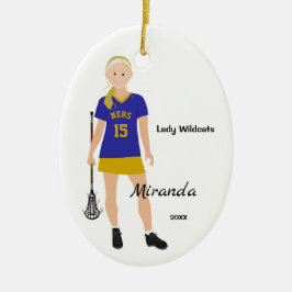 Blonde weibliche Lacrosse Player in Blau und Gelb Keramik Ornament