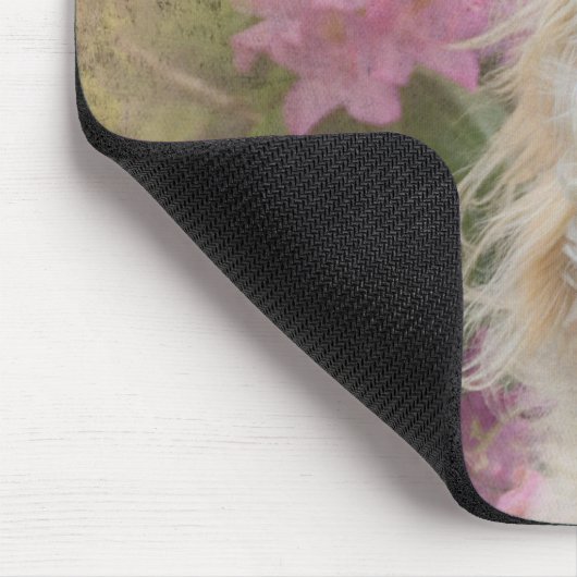 Blondelle im Garten Mousepad (Ecke)