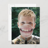 blonder Junge hinter Lupe Postkarte (Vorne/Hinten)