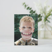 blonder Junge hinter Lupe Postkarte (Stehend Vorderseite)