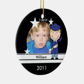 Blonder Jungen-Absolvent kundengebundenes Keramikornament (Rechts)