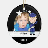 Blonder Jungen-Absolvent kundengebundenes Keramikornament (Links)