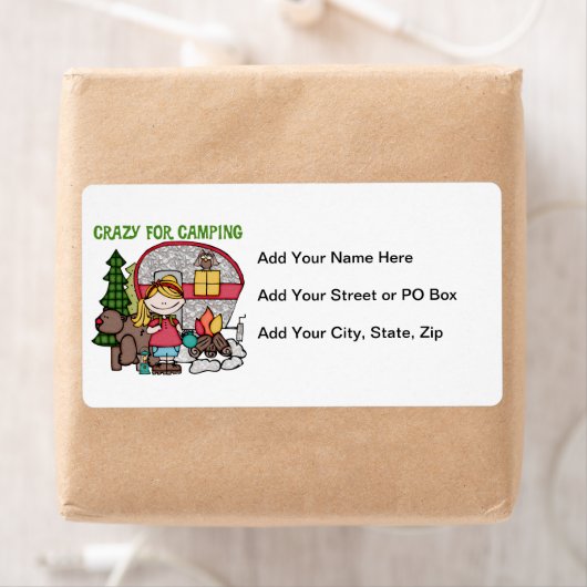 Blondes Mädchen verrückt für Camping (Insitu)