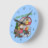 Blondes Mädchen verrückt für Camping Runde Wanduhr (Winkel)