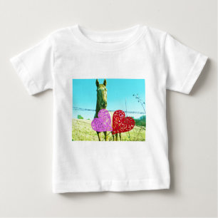 Blondes Pferd und rosa und rote Herzen Baby T-shirt