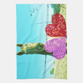 Blondes Pferd und rosa und rote Herzen Geschirrtuch (Vertikal)